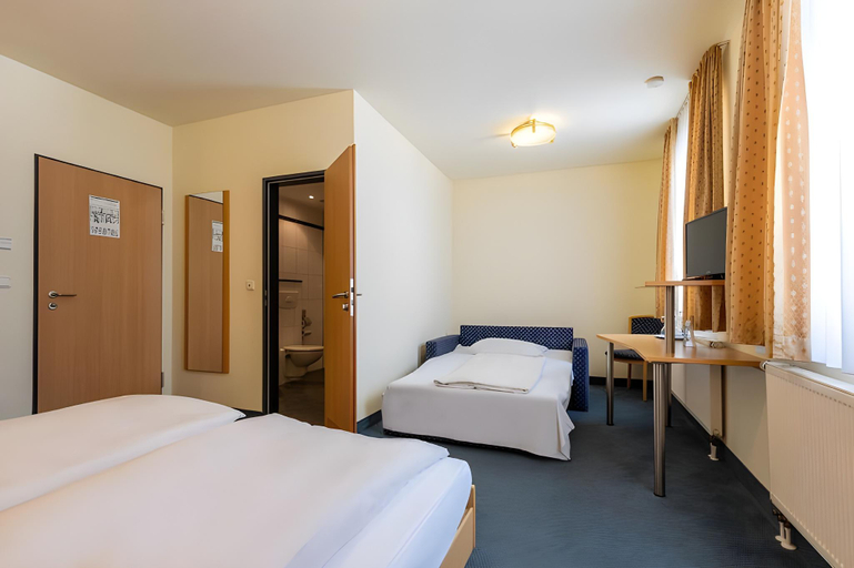 Bedroom 3, Conti Hotel, Köln