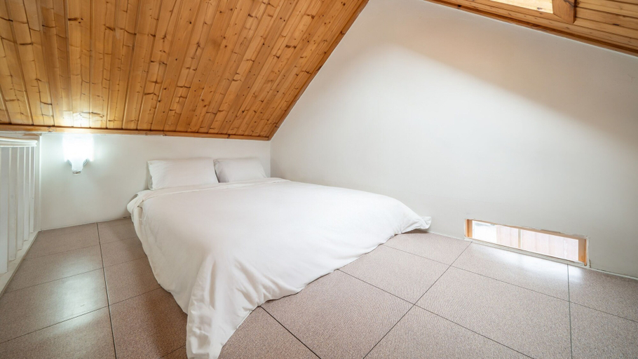 Bedroom 16