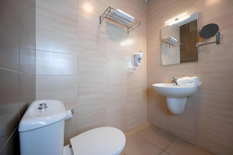 Bathroom 5, Gillieru Harbour Hotel, Saint Paul's Bay