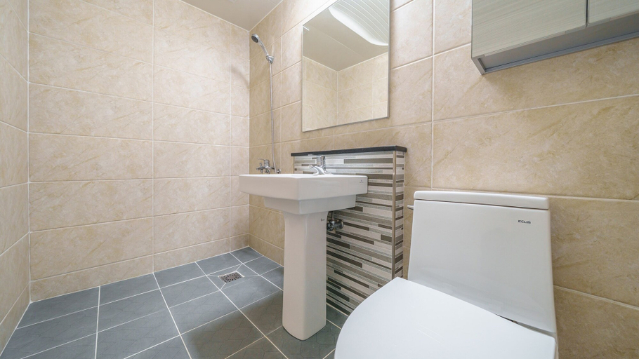 Bathroom 3, Gyeongju Unoiya Pension, Gyeongju