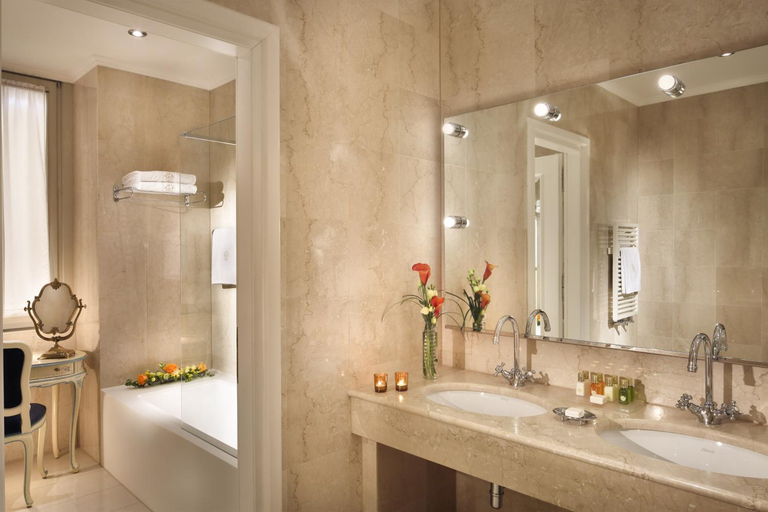 Bathroom 5, Splendide Royal, Lugano