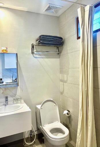 Bathroom 16