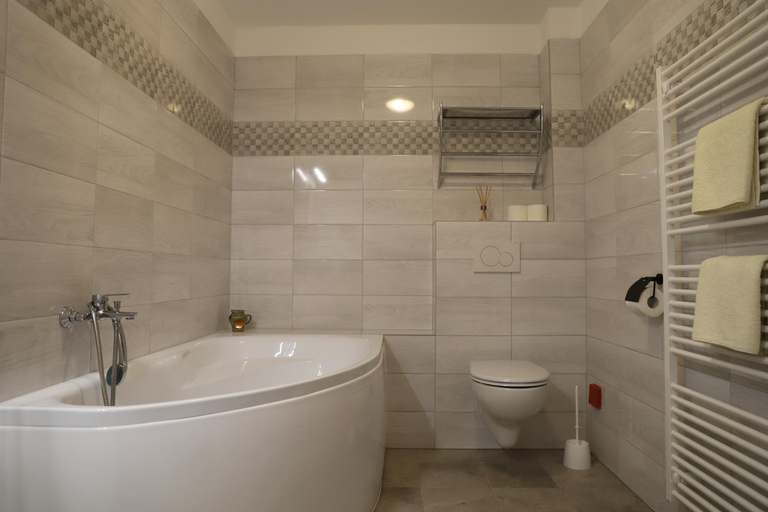 Bathroom 3, Rezidencia Podhajska, Nové Zámky