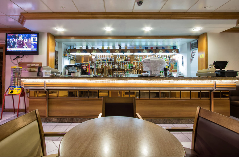Food & Drinks 5, Cardor Holiday Complex, Saint Paul's Bay