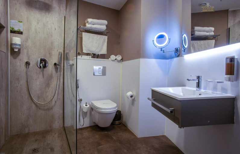 Bathroom 5, Atlantis Bejaia, Tala Hamza