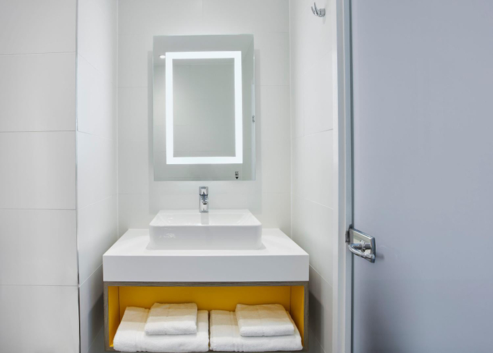 Bathroom 5, Leonardo Royal Hotel Oxford, Oxfordshire