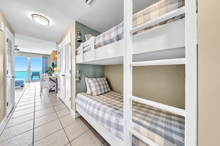 Bedroom 4, Seychelles 1504, Bay