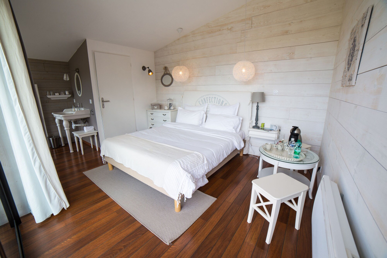 Bedroom 3, La Carri'air, Finistère
