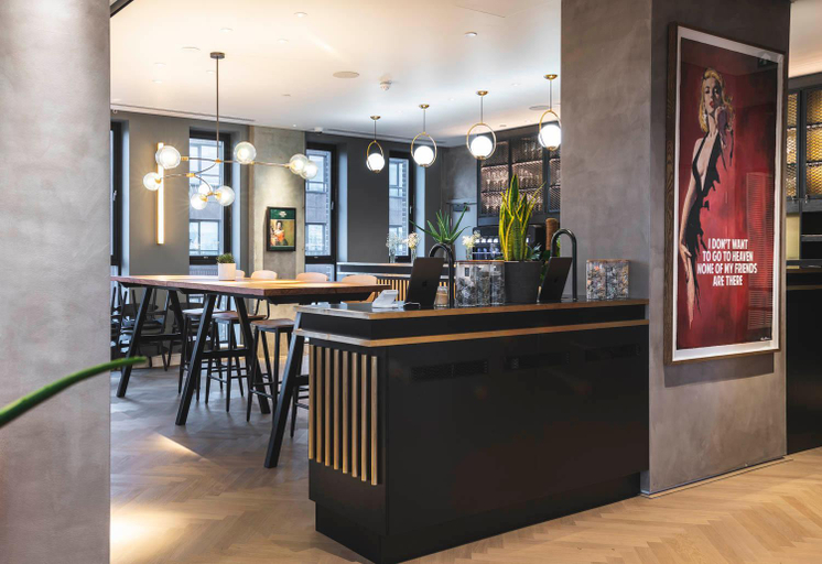 Public Area 3, The Gate London City, London