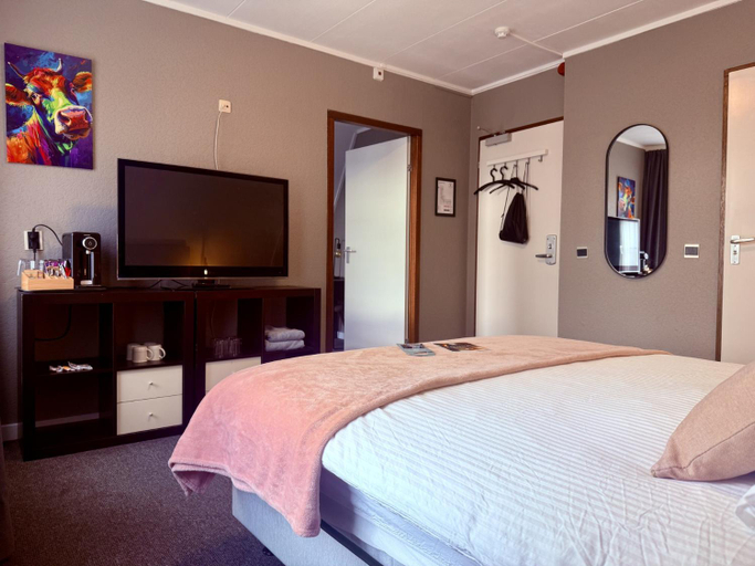 Bedroom 2, Hotel Restaurant 't Ronde Loegh, Winschoten