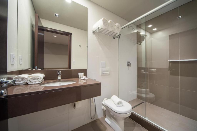 Bathroom 5, Laghetto Stilo Borges, Gramado