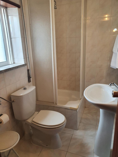 Bathroom 5, Hotel Novo Dia, Mêda