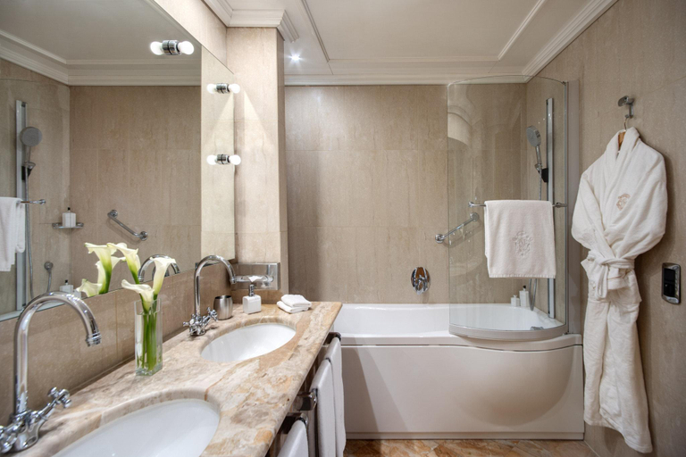 Bathroom 5, Splendide Royal, Lugano