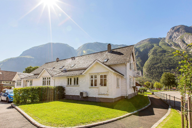Exterior & Views