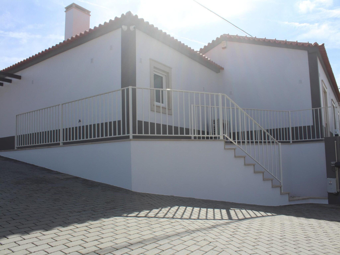 Others 3, Villa in Portugal with Private Pool Wellness, Caldas da Rainha
