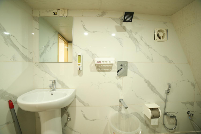 Bathroom 3, Mahamaya camping Tosh, Kullu