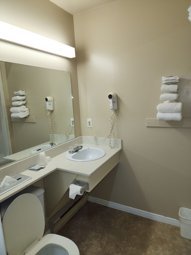 Bathroom 4, Knights Inn Lindsay, Kawartha Lakes