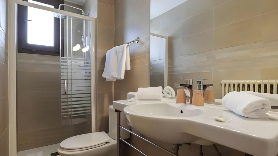 Bathroom 5, Hotel Lyret, Haute-Savoie