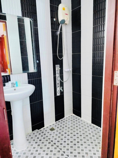 Bathroom 5, Royal Star Suites Pattaya, Pattaya