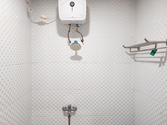 Bathroom 12