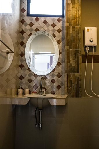 Bathroom, The Boat House, Muang Ranong