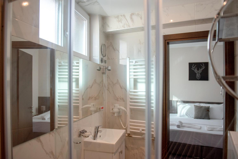 Bathroom 2, Hotel Premium