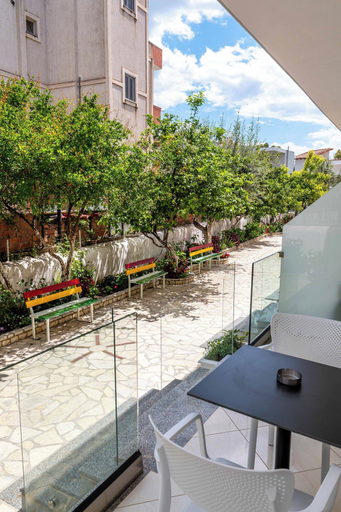 Others 4, Apartments Margarita, Sarandës