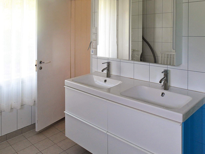 Bathroom 3, person holiday home in Arnoyhamn, Skjervøy