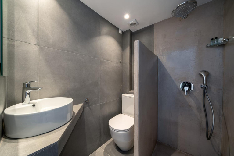 Bathroom 4, Silver Beach, South Aegean
