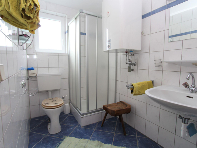 Bathroom 3, Apartment in Fresach near Ski Slopes, Villach Land