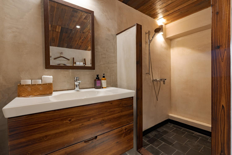 Bathroom 3, Eight Blessings Inn, Hangzhou