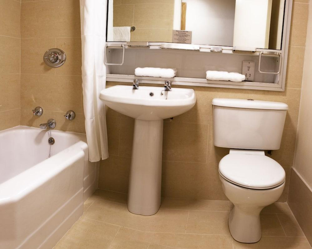 Bathroom 3, Blooms Hotel, Dublin