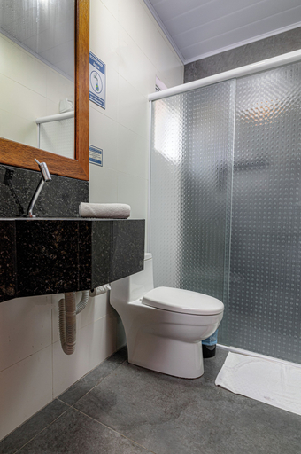 Bathroom 3, Hotel Conchas, Penha