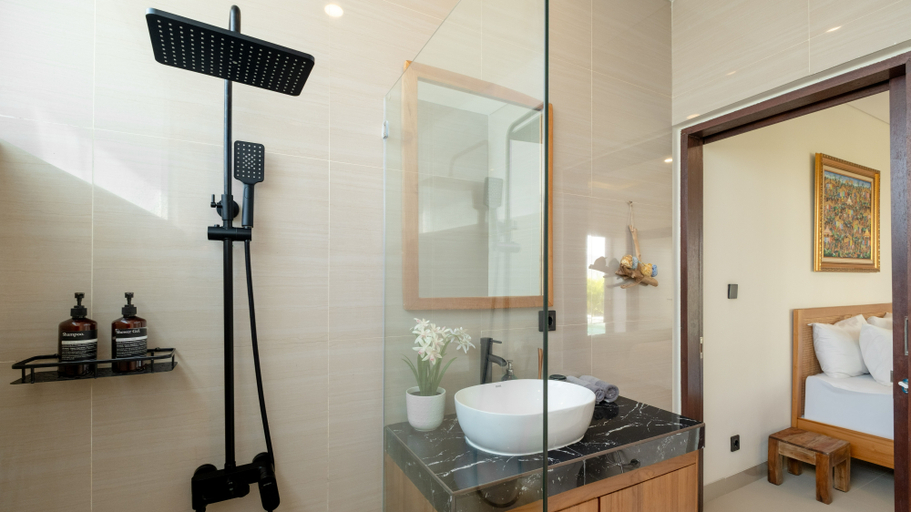 Bathroom 5, Villa Lange 3 by Villa Finder, Badung