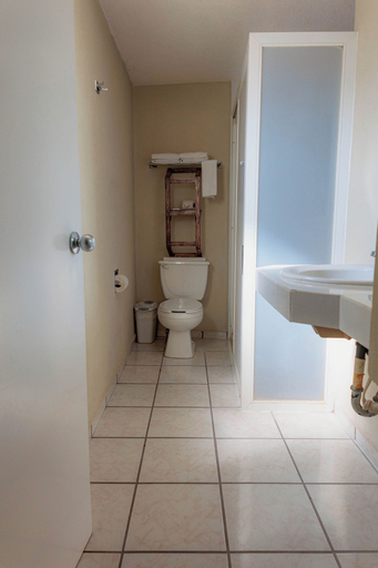 Bathroom 4, Howard Johnson Leon Avenida, León