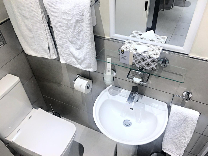 Bathroom 3, Selton Guesthouse, City of Cape Town