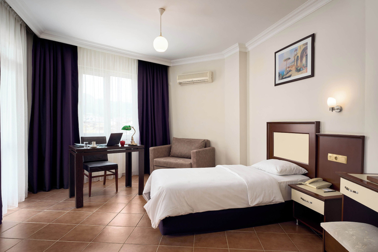 Bedroom 2, Kaila City Hotel, Alanya