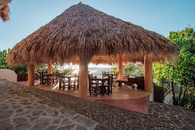 Food & Drinks 5, Hotel Ruunda, Dist. Pochutla