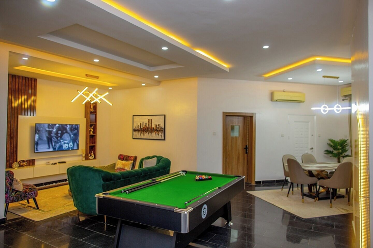 Others 4, The Bond Apartment, Obio/Akp
