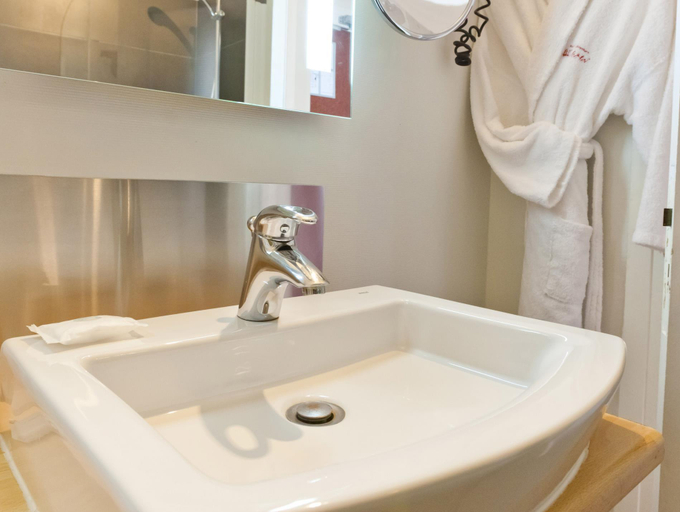 Bathroom 5, Best Western ARThotel, Seine-Maritime