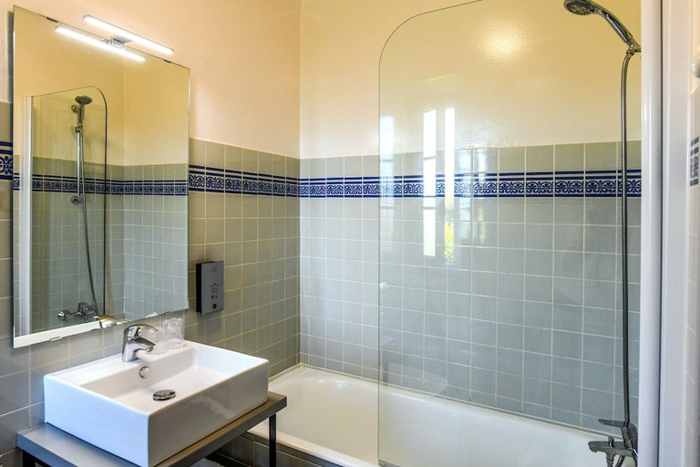 Bathroom 4, Logis Hotel Du Chene, Pyrénées-Atlantiques
