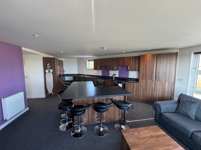 Others 4, Double Room @ Derriford Stays by Pureserviced, Plymouth