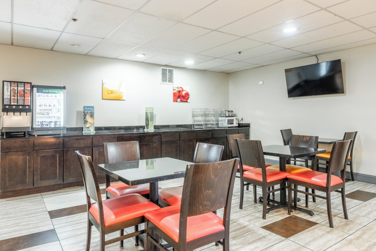 Food & Drinks 5, Quality Inn Near Mammoth Mountain Ski Resort, Mono