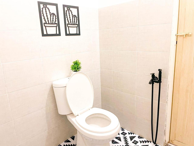 Bathroom 3, Sulong Inn | Private Pool Homestay in Kuantan, Kuantan