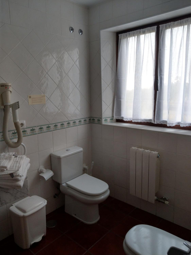 Bathroom 3, Hotel Rural El Otero, Asturias