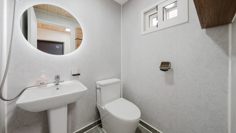 Bathroom 4, Yeongheungdo Stay Noc Pool Villa, Ongjin