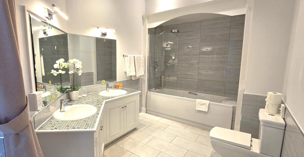 Bathroom 4, Manor Of Groves Hotel, Hertfordshire