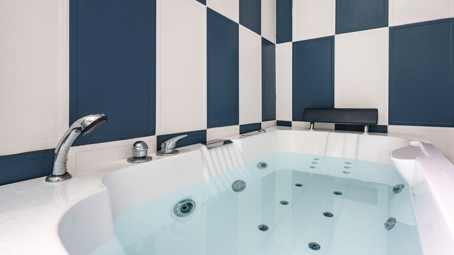 Bathroom 9