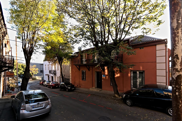Exterior & Views
