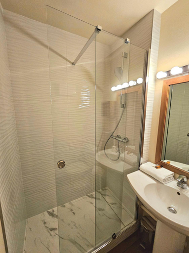 Bathroom 4, Hôtel Solana, Deux-Sèvres